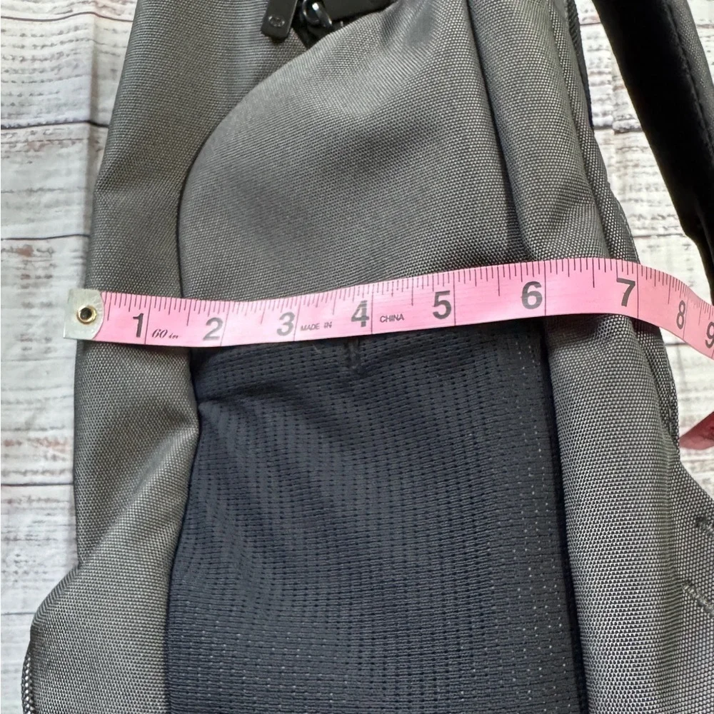 New OGIO Callaway work travel laptop backpack in grey - Picture 6 of 8